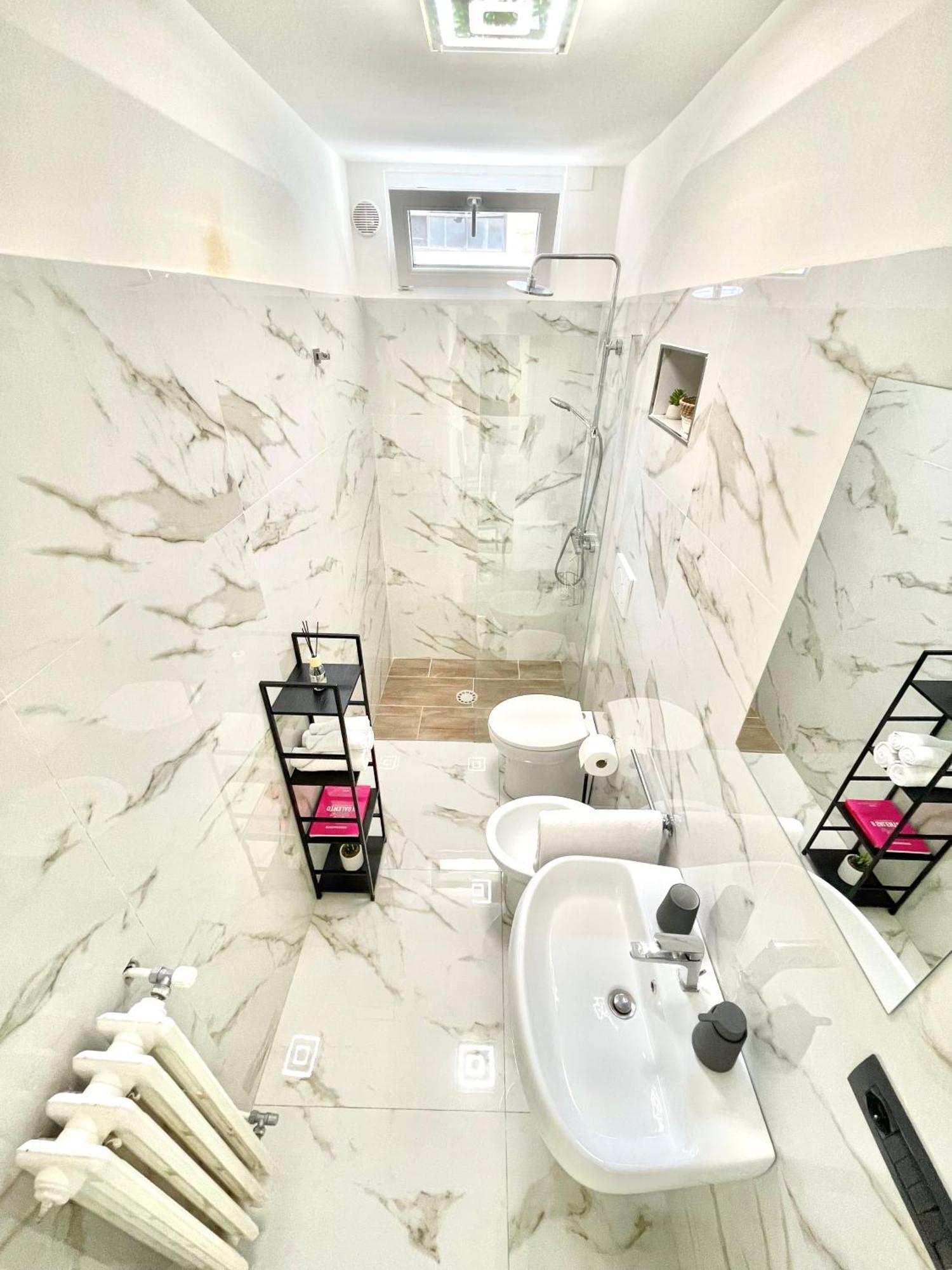 Vohis Luxury House - Fast Wi-fi & Easy Parking Apartment